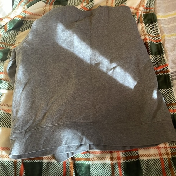 Grey and red Aeropostale crewneck - Picture 2 of 2